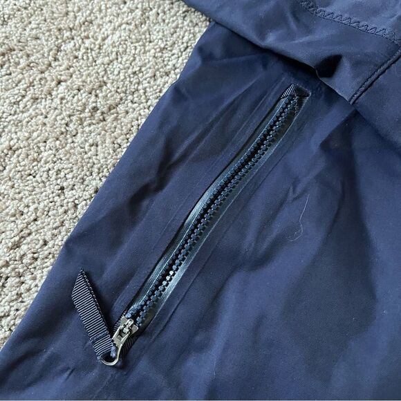 Lululemon Athletica Women's 6 Savasana Waterproof Jacket. - Picture 4 of 11